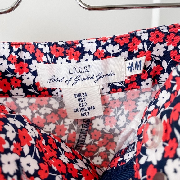 H&M red and blue floral shorts - Picture 5 of 6